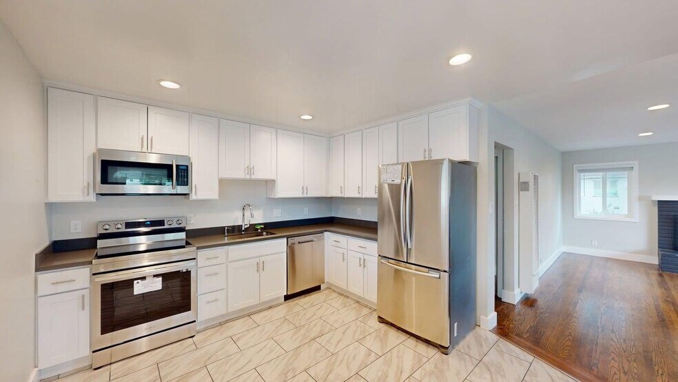 2060 Santa Clara Ave Unit E