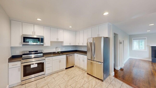 2060 Santa Clara Ave Unit E