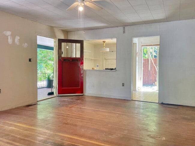 Photo - 2896 Clay St