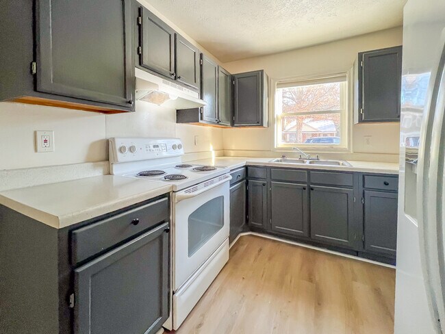 Photo - 16 Fox Hill Dr