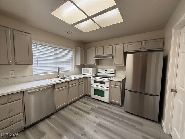 Photo - 8605 Glenmore Dr