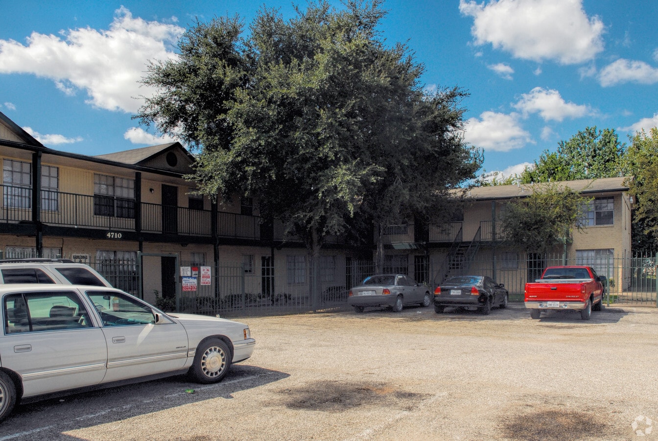 Photo - 4710 Airport Blvd