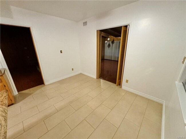 Photo - 15909 Vincennes St