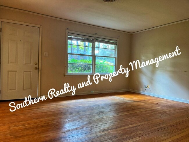 Photo - 130 E Salem Dr