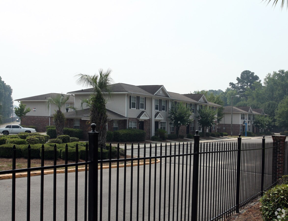 Photo - University Commons