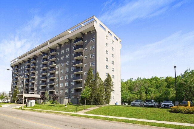 Photo - Doral Towers