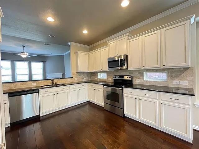 Photo - 1700 Medina Ln