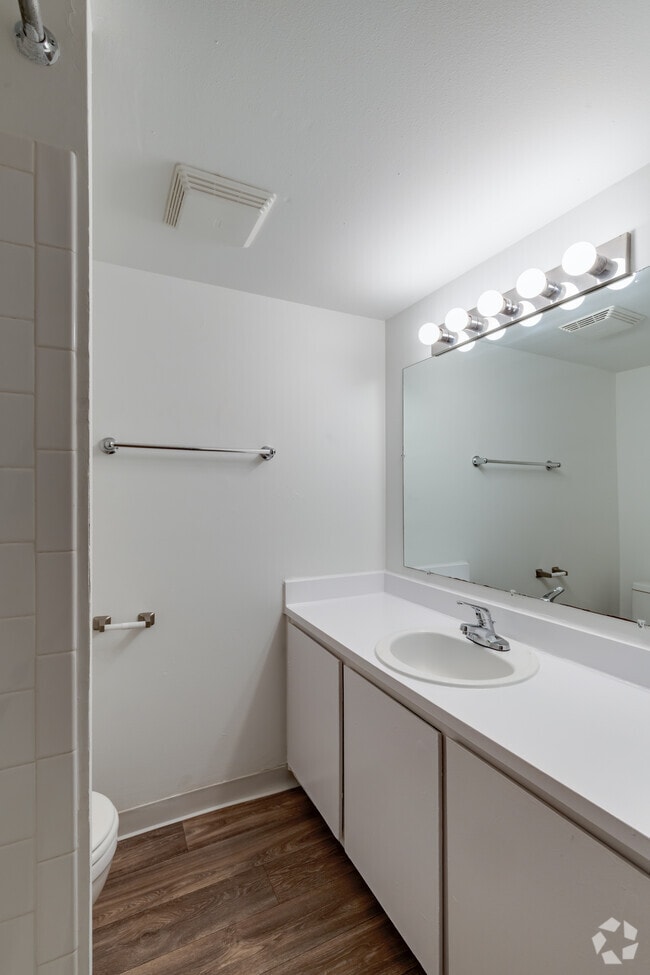 1HAB, 1BA - 700 ft²