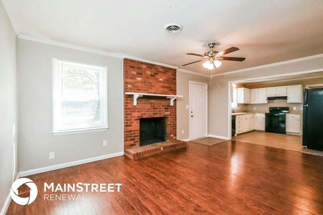 Photo - 2349 Swindon Ln