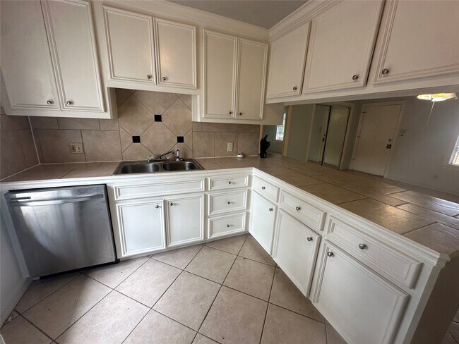 Photo - 613 Pacific St Unidad 3