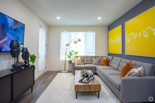 2BR, 2BA - 1171SF