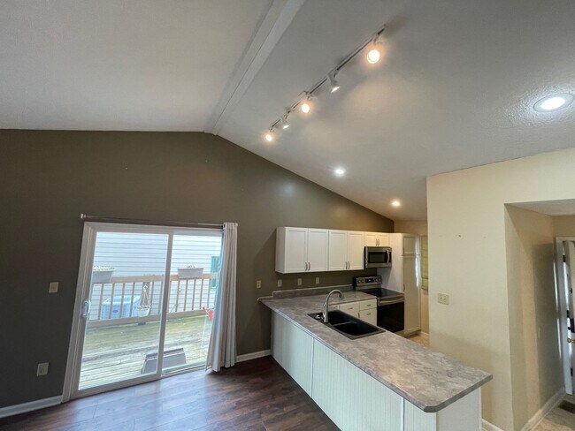 Photo - The Pointe Condo 2 Bed 2 Bath Water Edge Community