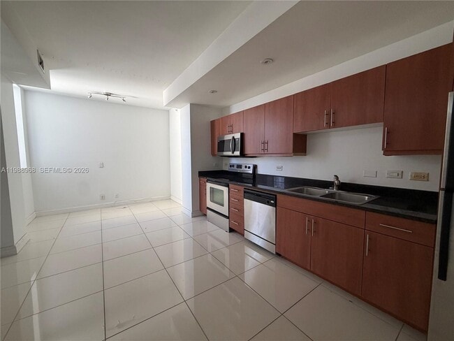 Building Photo - 111 E Flagler St Unit 606