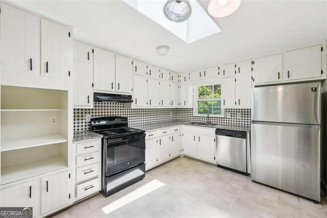 Photo - 498 Cole Dr SW