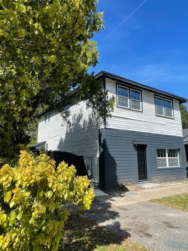 Photo - Charming Upstairs 2/1 - Available Now! Unit 1469 W 7th St - UPSTAIRS (OWNER SELLING)