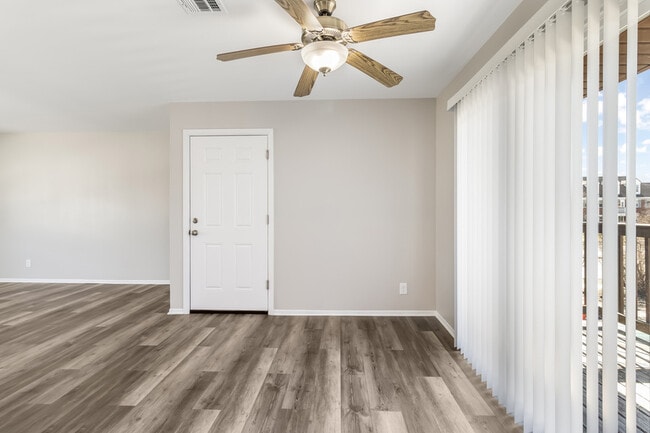 Photo - 1344 Camden Way Unidad B