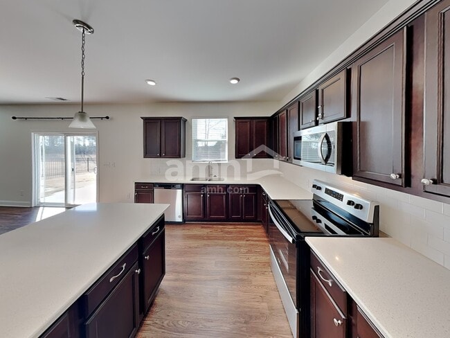 Photo - 137 Hazel Pk Dr