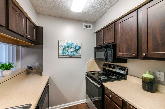 Cambridge 2BR, 2BA - 1,031SF - Kitchen