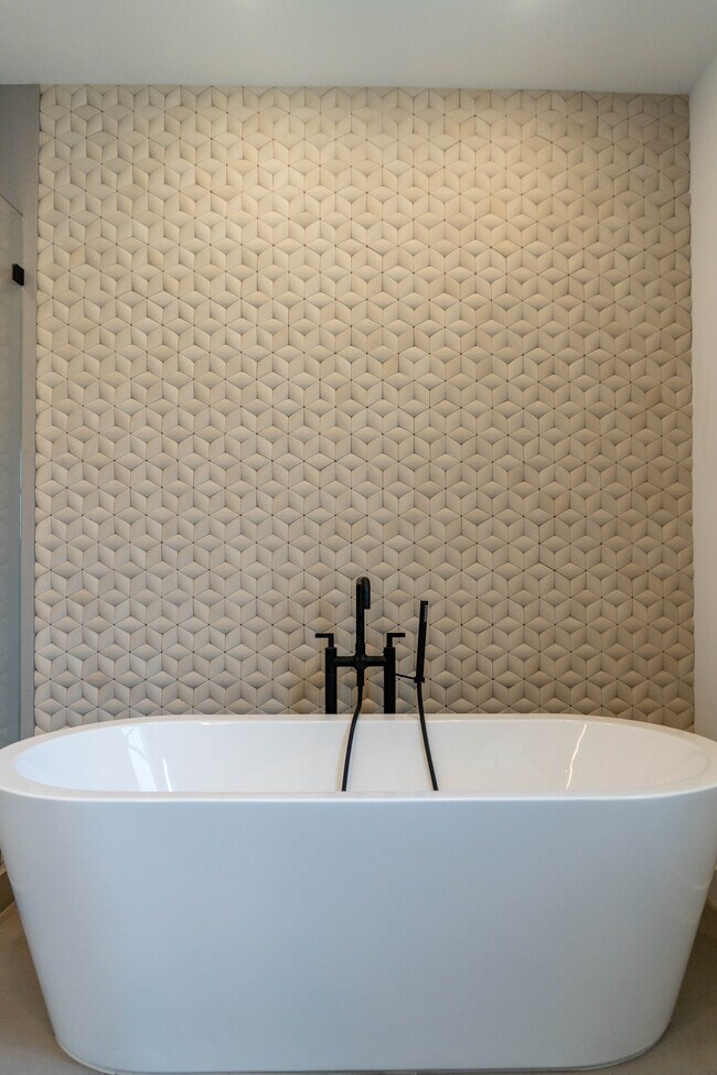 Photo - 2222 Neilson Way Unidad 202