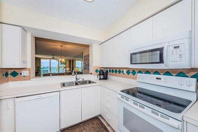 Photo - 6105 Bahia Del Mar Cir N Unidad 382