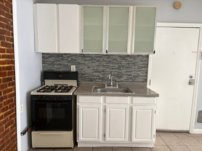 Building Photo - 34 Wilkinson Ave Unit 1 Rental