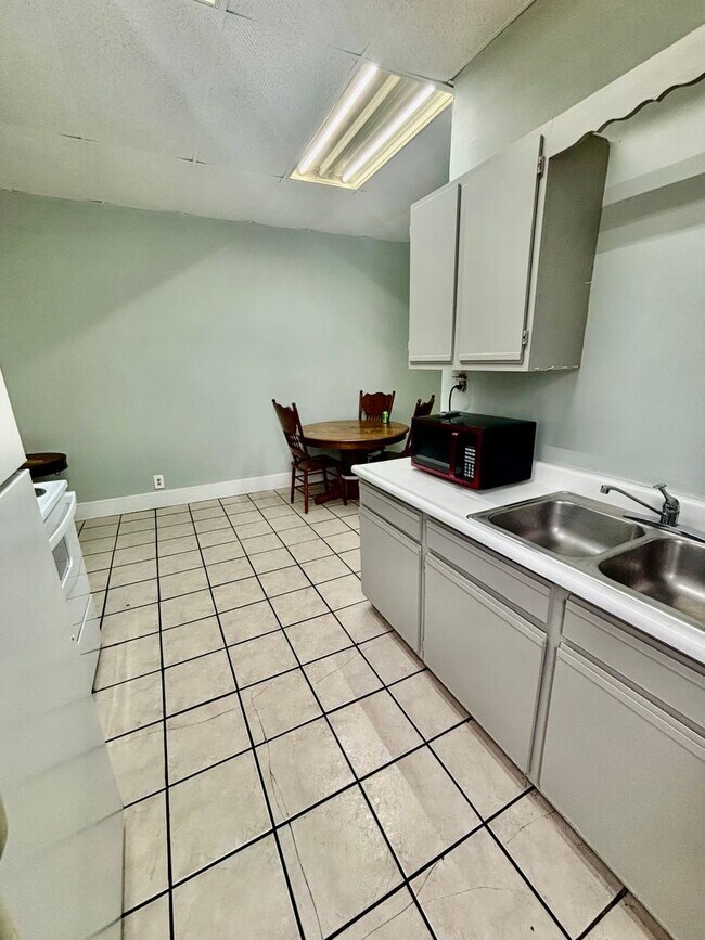 Building Photo - JKN219 Unit 202 Rental