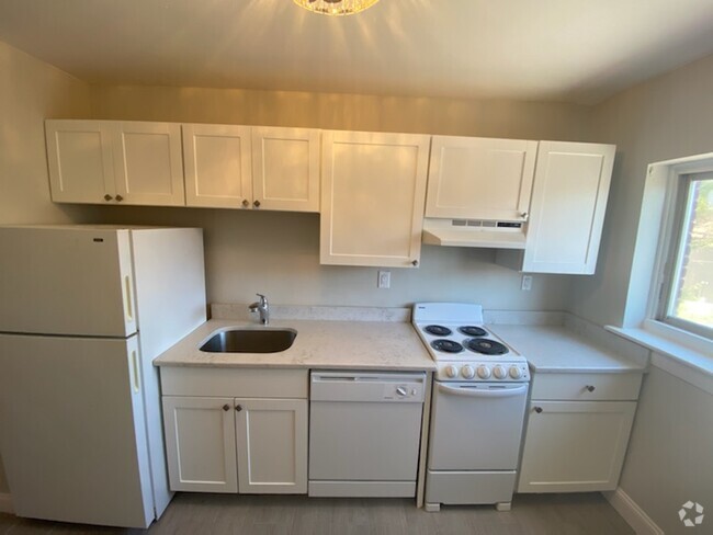 Building Photo - 61 Selkirk Rd Unit 10 Rental