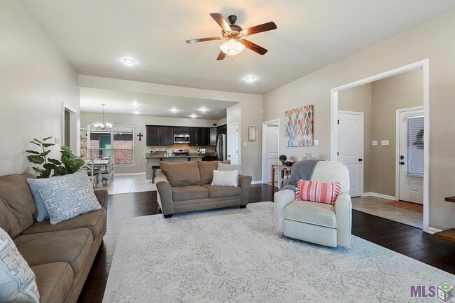 Photo - 644 Greenwich Dr