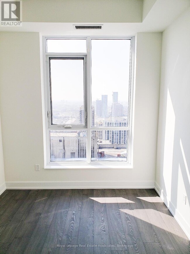 Photo - 9 Mabelle Ave Unité PH15