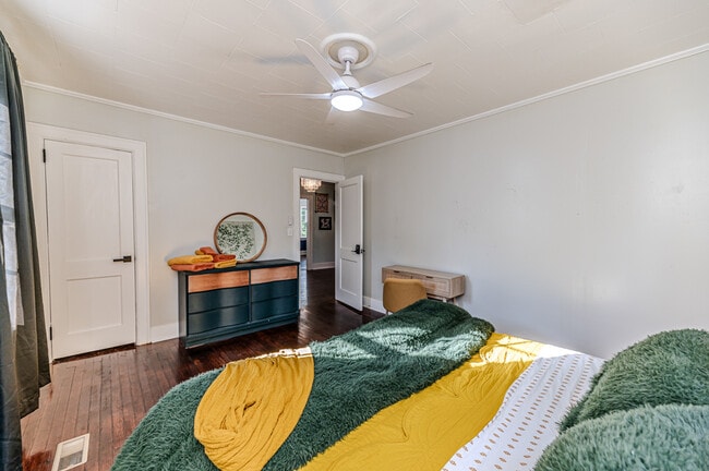 Photo - 508 W Chisholm St Unit Green