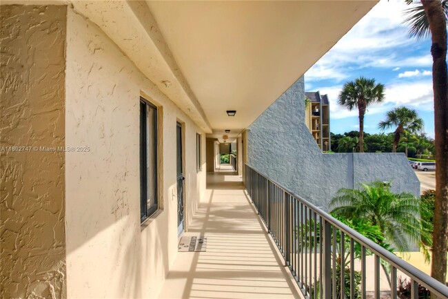 Photo - 2788 Tennis Club Dr Unidad #201 Rental