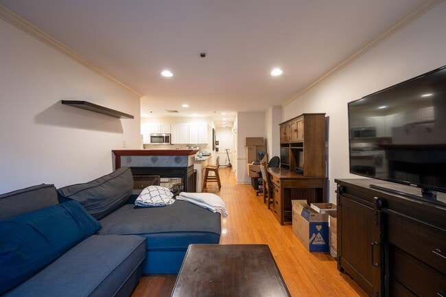Building Photo - 711 Clinton St Rental