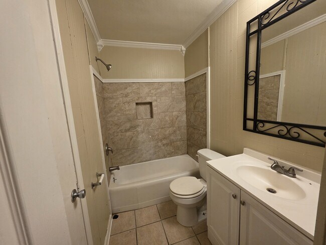 Photo - 2135 Richmond St