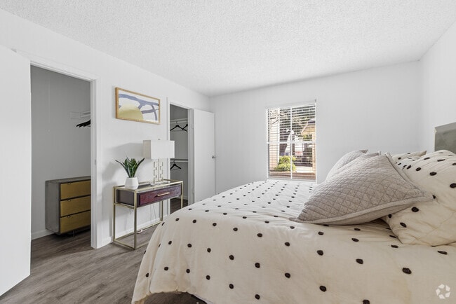 1BR, 1BA - 674SF - Bedroom