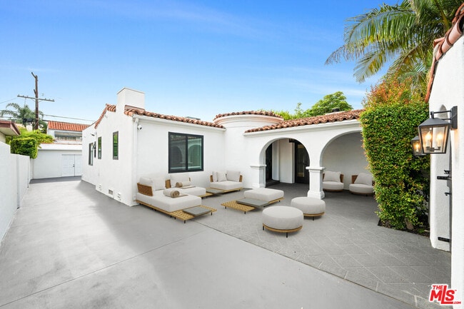 Photo - 260 S La Peer Dr