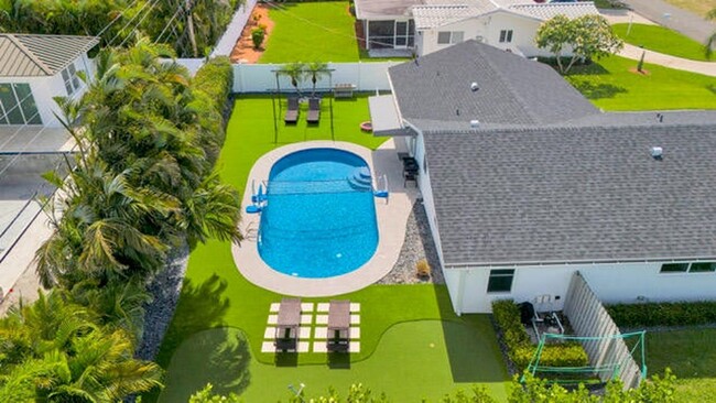 Building Photo - 722 SW 28th Ave