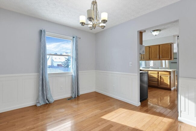 Photo - 2419 Breathstone Dr