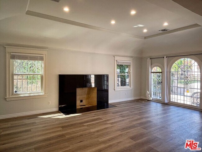 Photo - 920 Cochran Ave