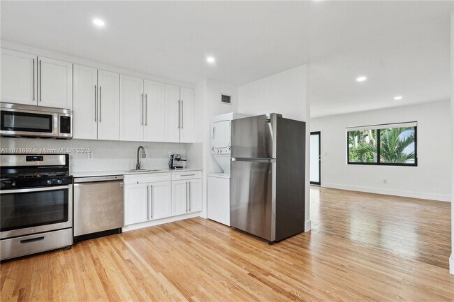 Building Photo - 8010 Crespi Blvd Unit 4 Rental