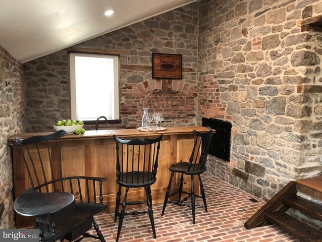 Photo - 857 River Rd