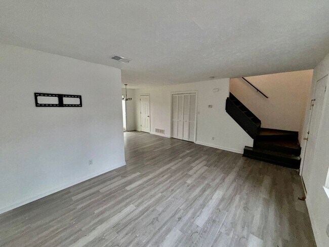 Photo - 2082 Lenoa Ln