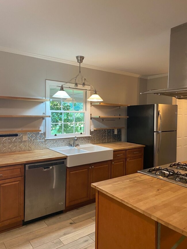 Photo - Gorgeous 3 bedroom home in Forest Heights