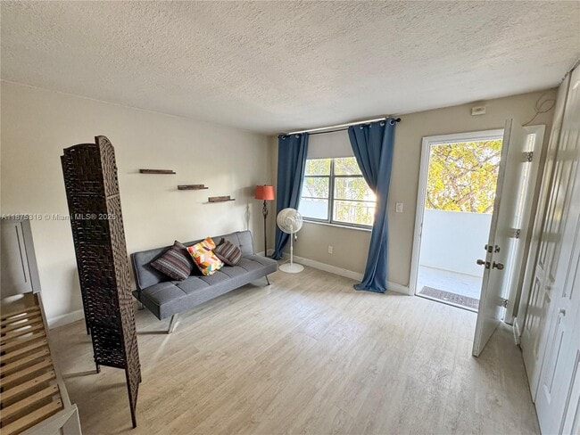 Building Photo - 631 Jefferson Ave Unit 302 Rental