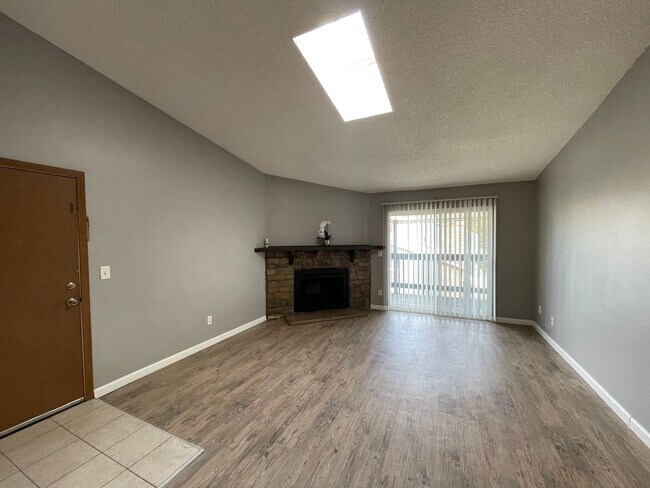 3464 S Eagle St Unidad 204