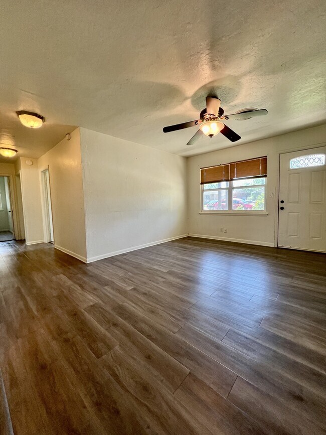 Photo - 703 Terry Dr