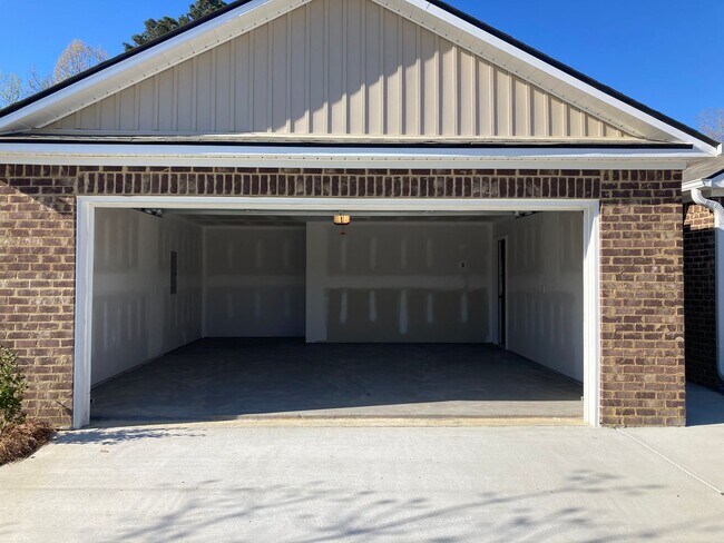 Photo - 407 Kensington Ln