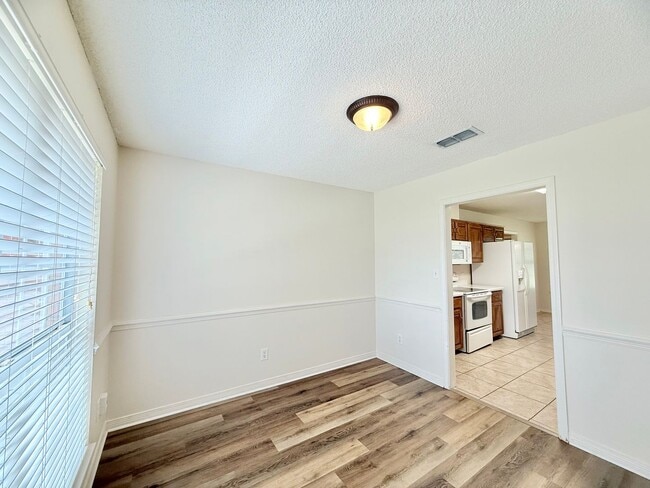 Photo - Spacious 4-Bedroom Home - Woodbine Springs