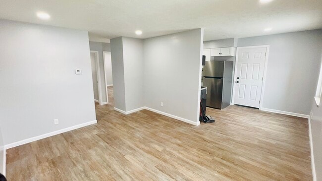 Building Photo - Freedom #2 Unit 2