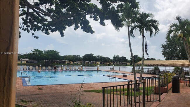 Photo - 213 Briarwood Cir