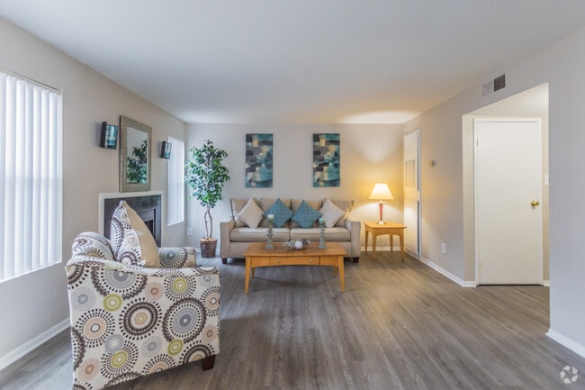 2 BR, 2 BA - 986SF